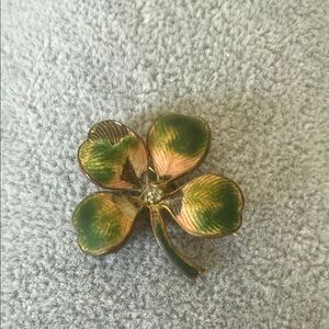Pin vintage shamrock pin